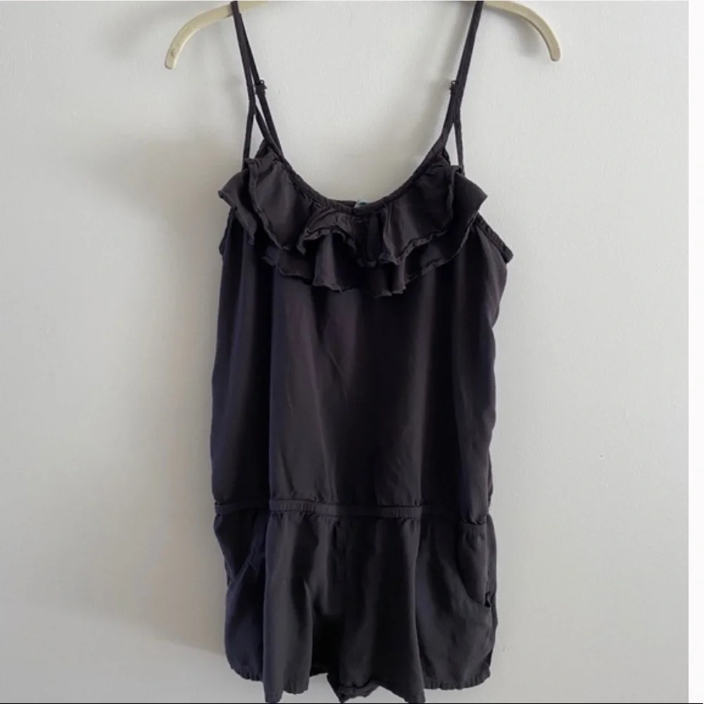 HANG TEN Ruffled romper